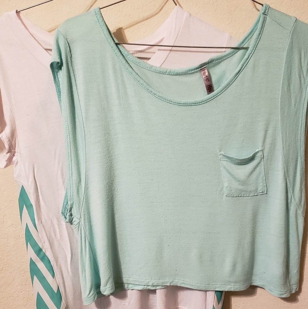 ✨3/10 Light blue croptop and hi-low
